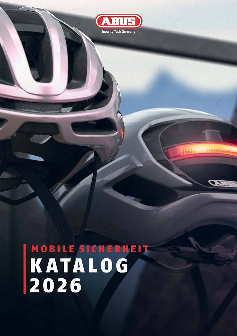Titelbild „Mobile Sicherheit – Katalog 2026“ von ABUS mit Fahrradhelm und Fahrradrücklicht.